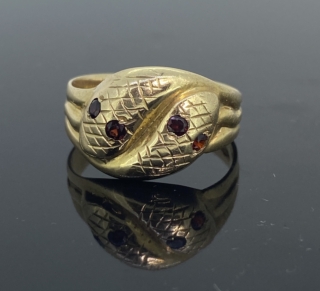Antique snake ring with garnet eyes in 9ct. Ring size X