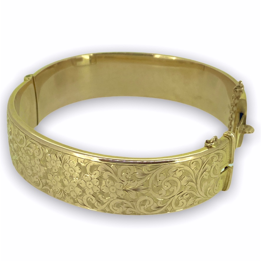 Beautiful Floral Hand Engraved 9ct Gold Bangle, with intricate spiral vines and flower detail. Fitted with a snap clasp and safety chain.
