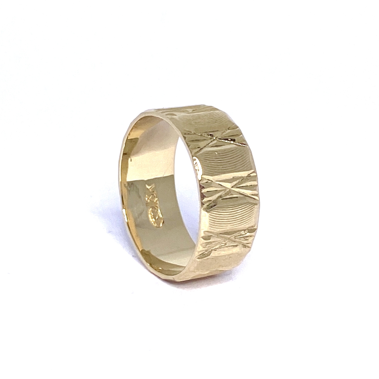 18ct Gold Diamond Cut Band 7mm thickness