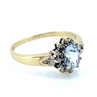 Aquamarine Diamond Halo Cluster Ring, hallmarked 9ct. The oval aquamarine is surrounded by diamonds all claw set with shoulder detail.