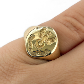 vintage eagle intaglio & motto signet ring 9ct gold on finger