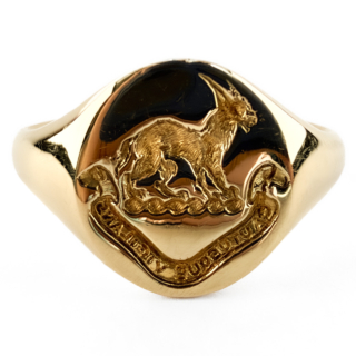 1918 lynx & motto intaglio signet ring 18ct gold front view