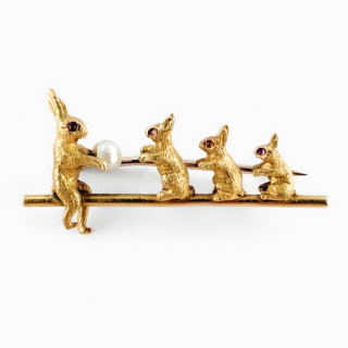 Edwardian rabbit brooch with ruby eyes & natural pearl 18ct gold front