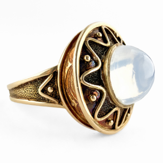 1970s Moonstone Statement Ring 14ct gold side view