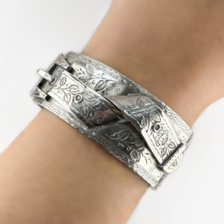 Victorian-Silver-Belt-Cuff-Bracelet-Body-View1