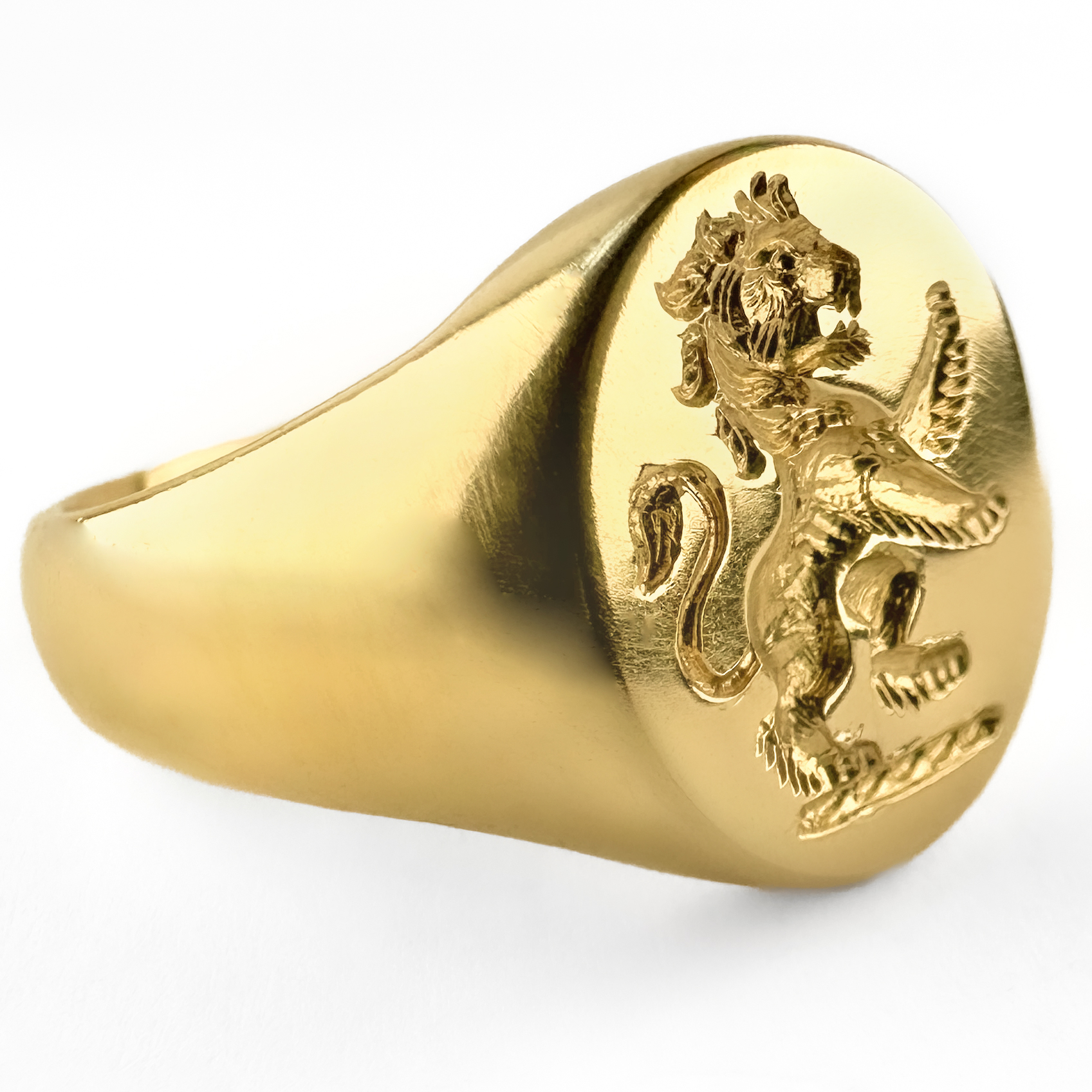 Side View of Lion Rampant Intaglio Signet Ring 9ct gold