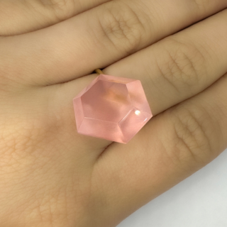 Large-Rose-Quartz-Abstract-Ring-Body-View1