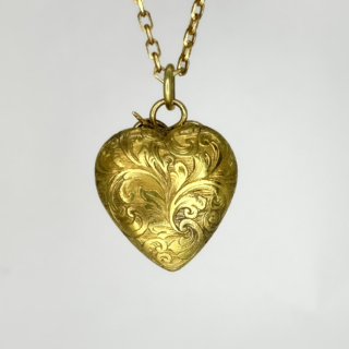Victorian-Cabochon-Heart-Pendant-Back-View1