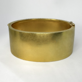 Large-Victorian-Etruscan-15ct-Cuff-Back-View1