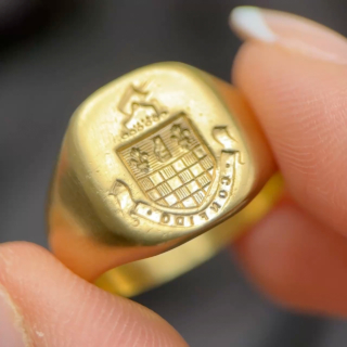 Victorian Signet Ring With Crest & 'CONFIDO'