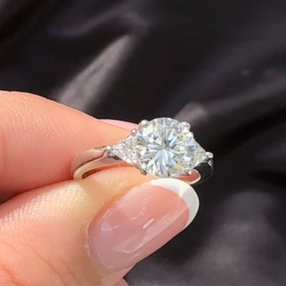 diamond solitaire platinum ring